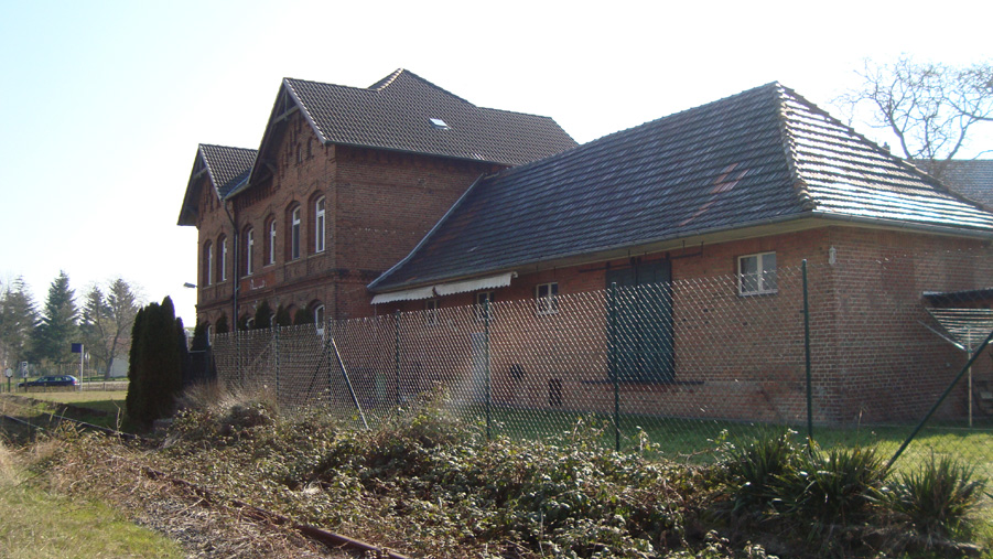 Bahnsteigseite Bahnhof Bismark